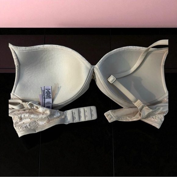 Victoria’s Secret No Underwire Body By Victoria Bra 32D - Picture 3 of 14